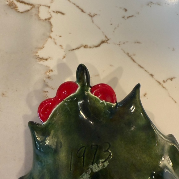 Vintage Christmas holly dish - Picture 2 of 3